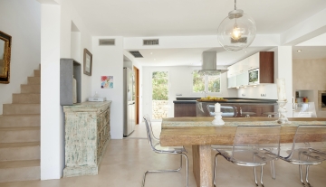 Resa Estates Ibiza for sale te koop Casa Rui Tourist license sta Eularia dining stairs.jpg